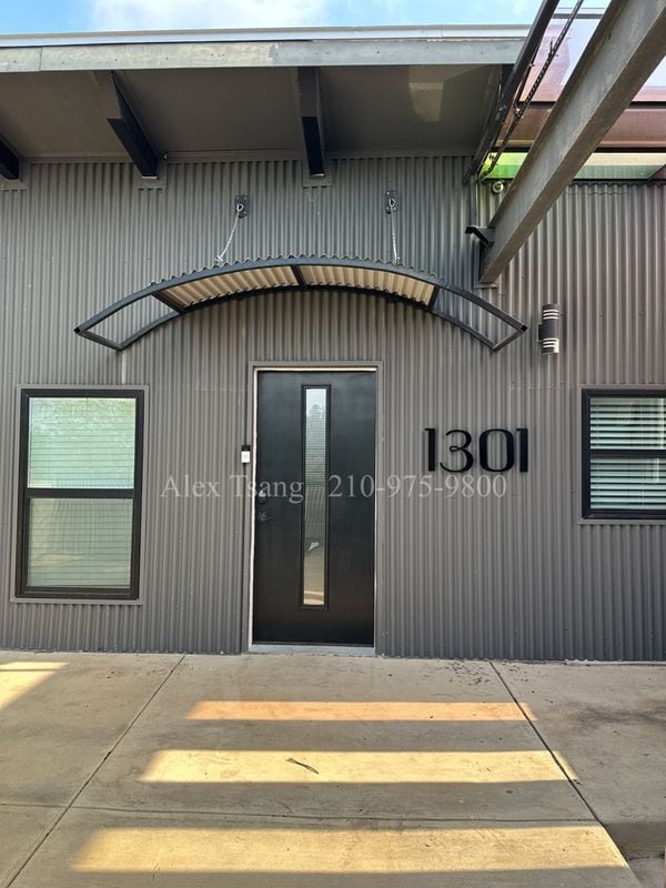 811 Montana St in San Antonio, TX - Foto de edificio - Building Photo