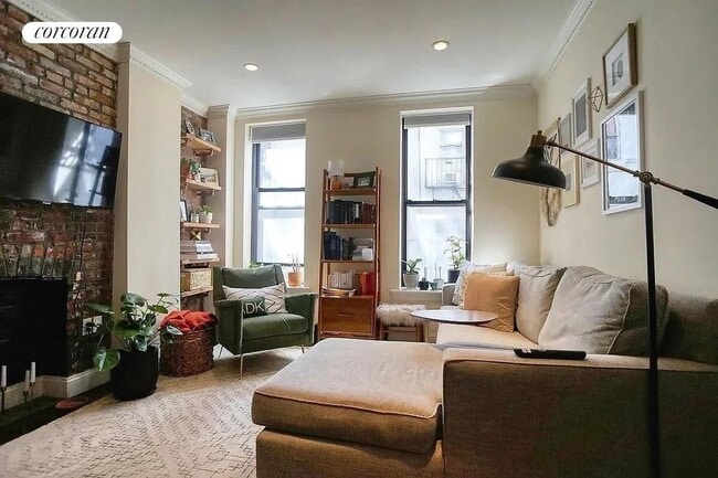 property at 604 E 9th St