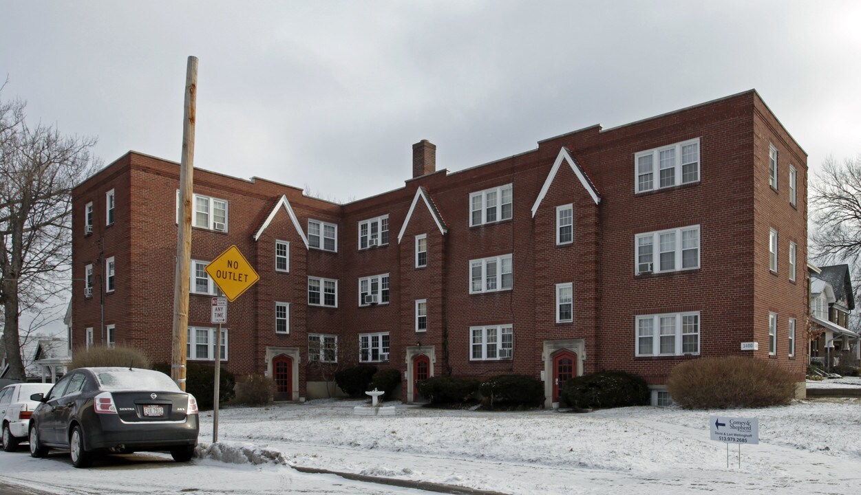 3400 Erie Ave in Cincinnati, OH - Foto de edificio