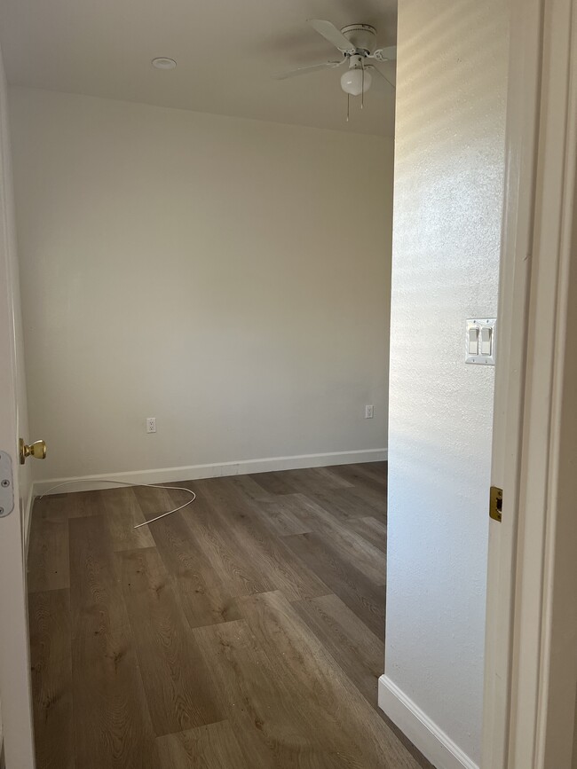 427 W 53rd St, Unit 1 in Los Angeles, CA - Foto de edificio - Building Photo