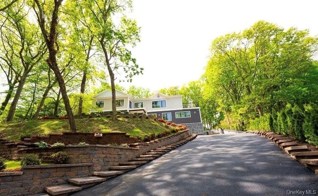 156 Sugar Toms Ln in East Norwich, NY - Building Photo - Building Photo