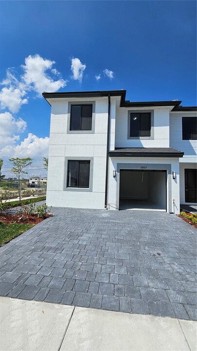 18957 SW 344th Terrace in Homestead, FL - Building Photo