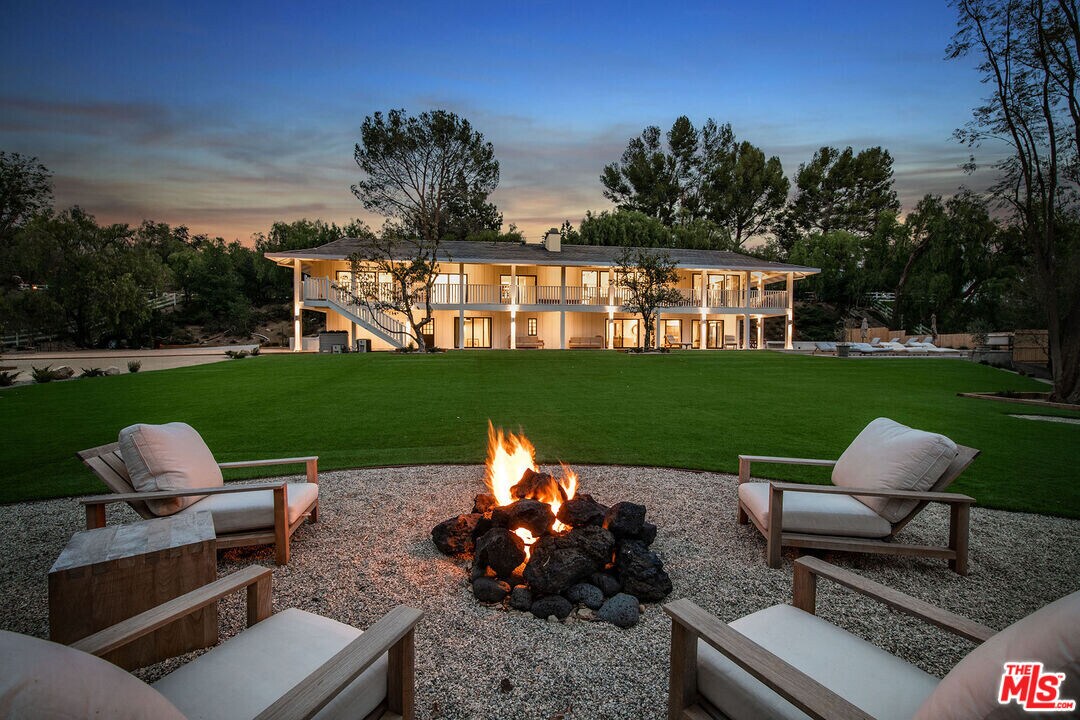 25010 Jim Bridger Rd in Hidden Hills, CA - Building Photo