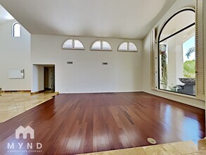 8260 E Sutton Dr in Scottsdale, AZ - Building Photo - Building Photo