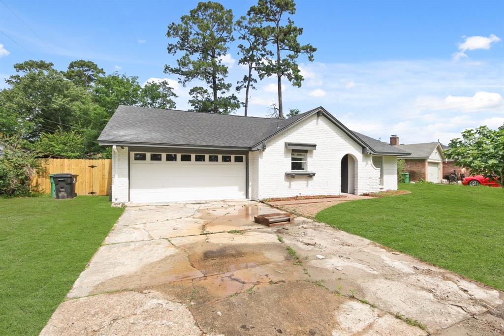 24607 Green Moss Dr in Huffman, TX - Building Photo