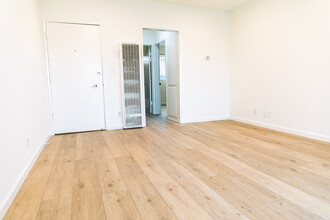 2721 2nd St, Unit 202 in Santa Monica, CA - Building Photo - Building Photo