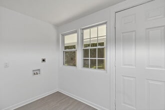 13648 Track Ln in Smithfield, VA - Building Photo - Building Photo