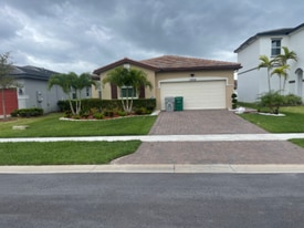 12460 NW McGregor Ln in Port St. Lucie, FL - Building Photo