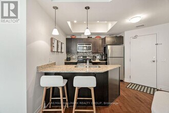 235-235 Kent St in Ottawa, ON - Building Photo - Building Photo