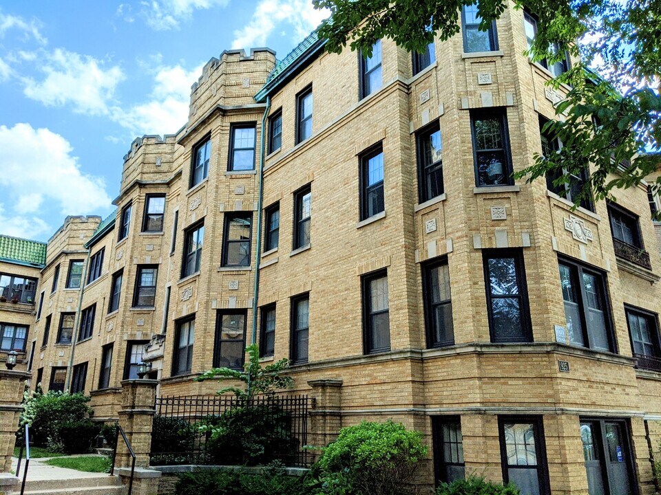 925 Forest Ave, Unit 25-G in Evanston, IL - Building Photo