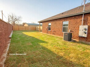 408 E 1st St in Lampasas, TX - Building Photo - Building Photo