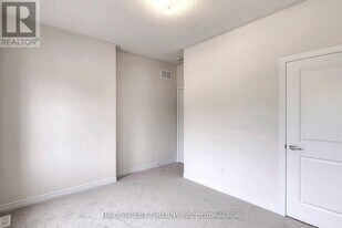 1296 Klondike Dr in Oshawa, ON - Building Photo