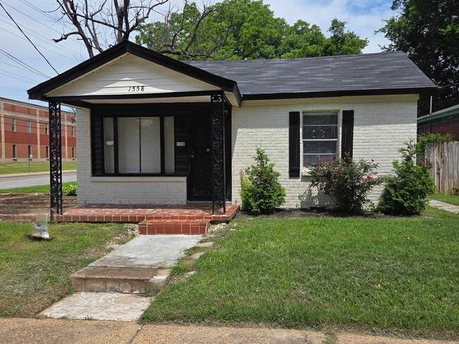 property at 1558 Tayner St