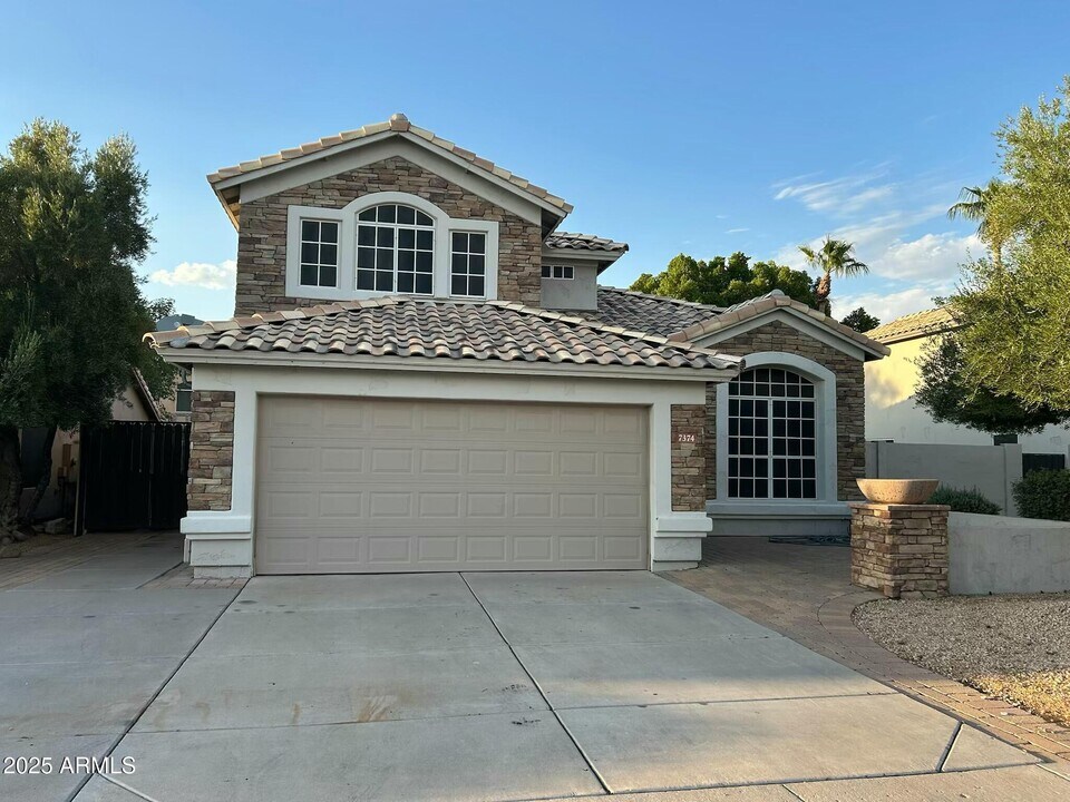 7374 W Los Gatos Dr in Glendale, AZ - Building Photo