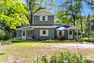 1137 Dorwood Dr in Lake Geneva, WI - Building Photo - Building Photo
