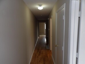 75 Ashwood Ct-Unit -1 in Frankfort, KY - Foto de edificio - Building Photo