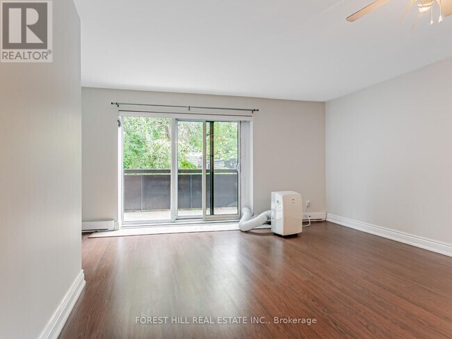 2633-22633 Yonge St in Toronto, ON - Building Photo - Building Photo