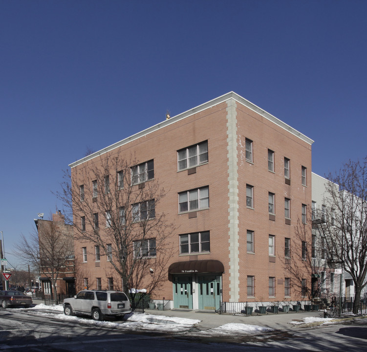 76 Franklin St in Brooklyn, NY - Foto de edificio