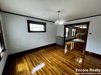 297 Belgrade Ave, Unit #2L in Boston, MA - Foto de edificio - Building Photo