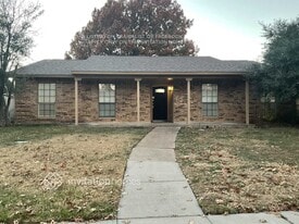 6813 Curry Dr in The Colony, TX - Building Photo