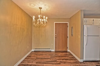 1 Bristol Court Unit 3, Unit 303 in Derry, NH - Building Photo - Building Photo