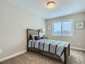2124 Cleveland Ln S in Cambridge, MN - Foto de edificio - Building Photo