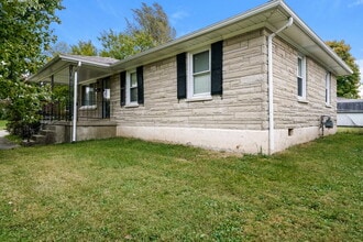 5811 Dell Rose Dr in Louisville, KY - Building Photo - Building Photo