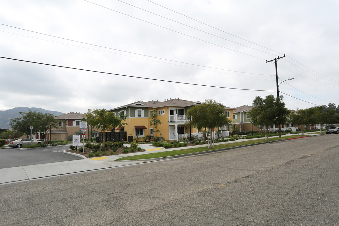 Rodney Fernandez Gardens in Santa Paula, CA - Building Photo