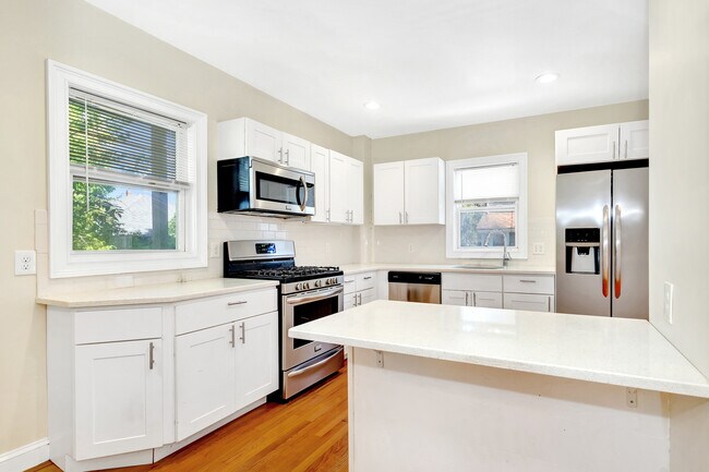 9 Winter Hill Rd, Unit #1 in Medford, MA - Foto de edificio - Building Photo