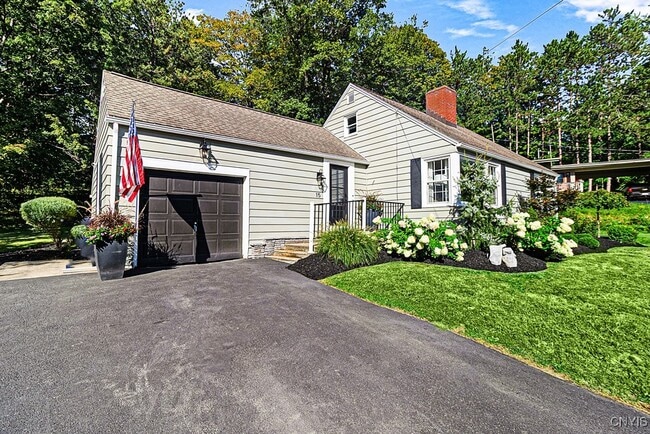 property at 15 Fineview Dr