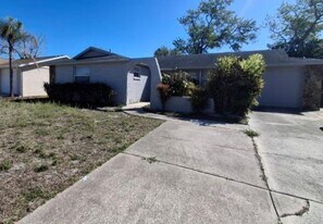 8724 Sabal Way in Port Richey, FL - Building Photo