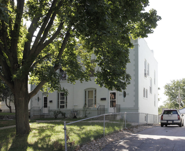 1118 S 32nd St in Omaha, NE - Foto de edificio - Building Photo