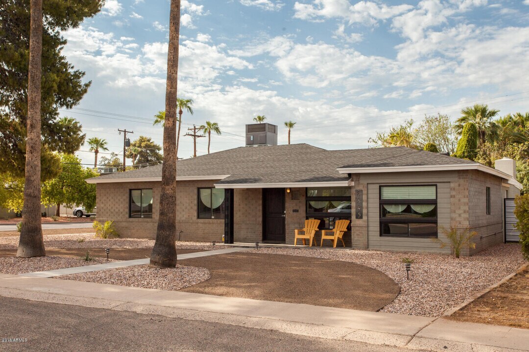 2545 E Turney Ave in Phoenix, AZ - Building Photo