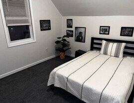 9156 Elizabeth St in Whitmore Lake, MI - Building Photo