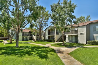 Town Square in Lancaster, CA - Building Photo - Building Photo