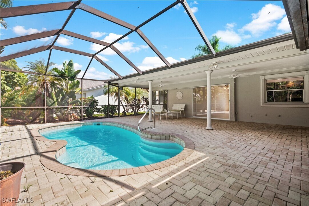 218 Dent Dr in Naples, FL - Building Photo