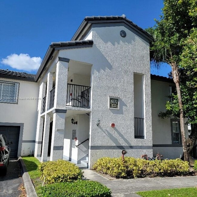 4370 NW 107th Ave in Doral, FL - Building Photo - Building Photo