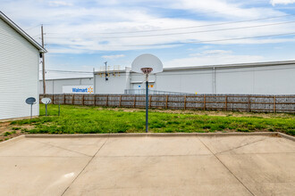 Brookfield Apartments & Townhomes in Emporia, KS - Building Photo - Building Photo