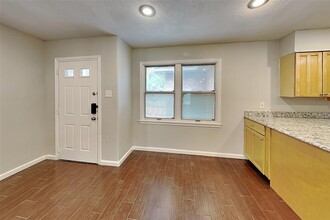 14318 Ella Lee Ln in Houston, TX - Building Photo - Building Photo