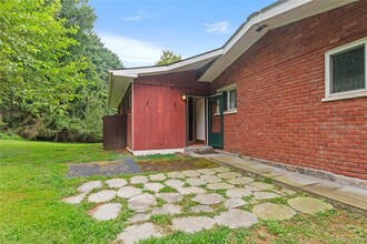 210 Augusta Dr in Hopewell Junction, NY - Building Photo - Building Photo