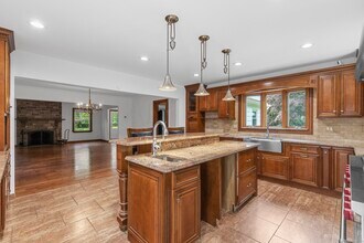 190 E Rocks Rd in Norwalk, CT - Building Photo - Building Photo