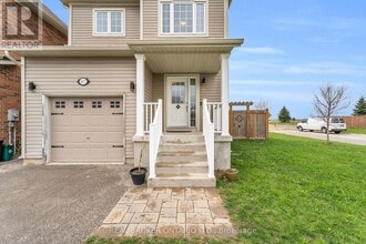 107 Courtney St in Fergus, ON - Building Photo - Building Photo