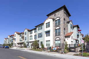 Oakmont of East Sacramento Apartments