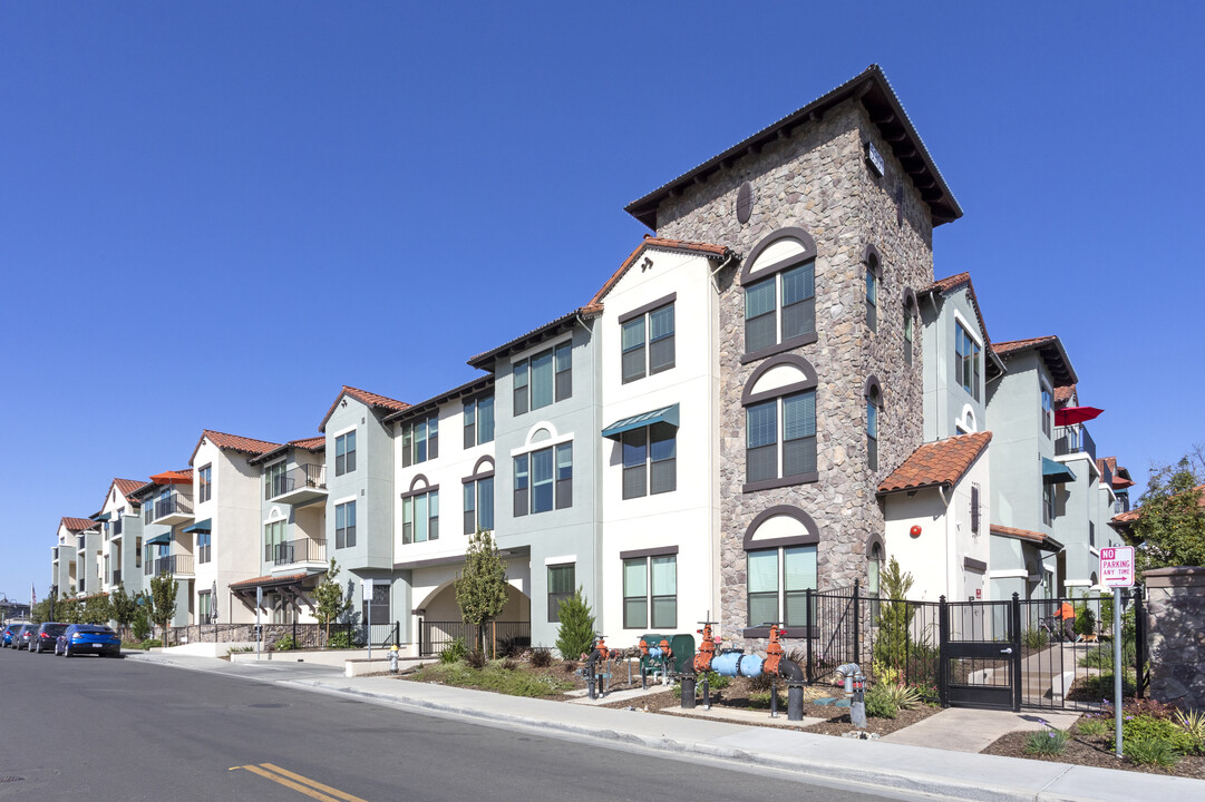 Oakmont of East Sacramento in Sacramento, CA - Building Photo