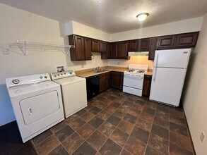 1202 19th St, Unit Apt. 5 in Vienna, WV - Foto de edificio - Building Photo