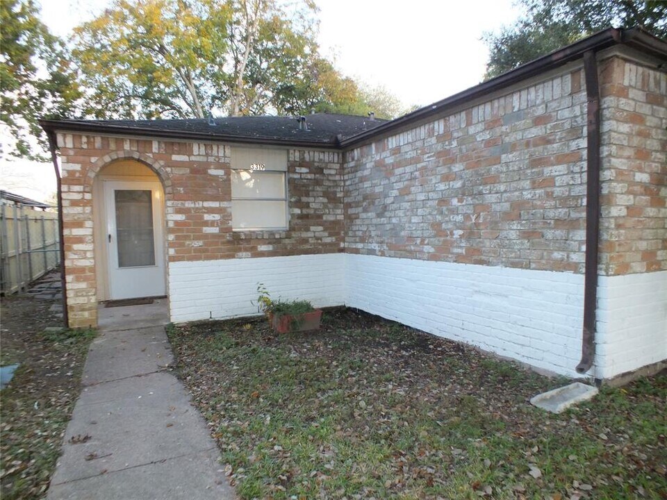 3319 Scotch Moss Ln in La Porte, TX - Building Photo