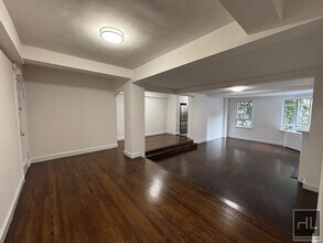 FIFTH AVENUE in New York, NY - Building Photo - Building Photo