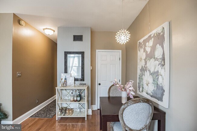 405 Bainbridge St, Unit B in Philadelphia, PA - Building Photo - Building Photo