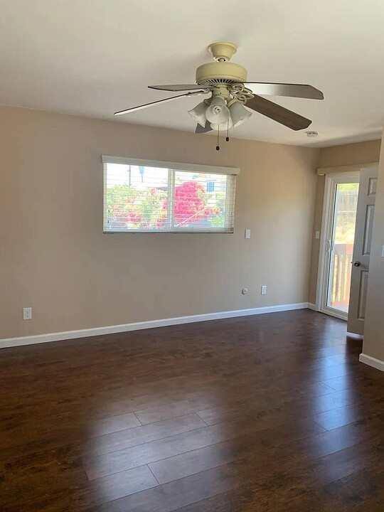 7230 Magruder St in La Mesa, CA - Foto de edificio