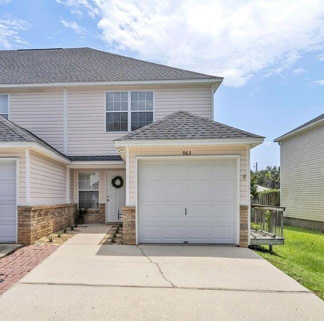 property at 983 Scenic Oak Ln